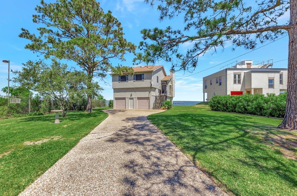 210 Bay Colony Dr, Morgans Point, TX 77571-7308