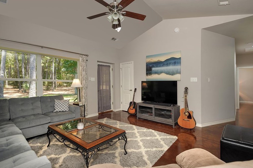 10841 Lk Frst Dr, Conroe TX 77384-3247 exterior