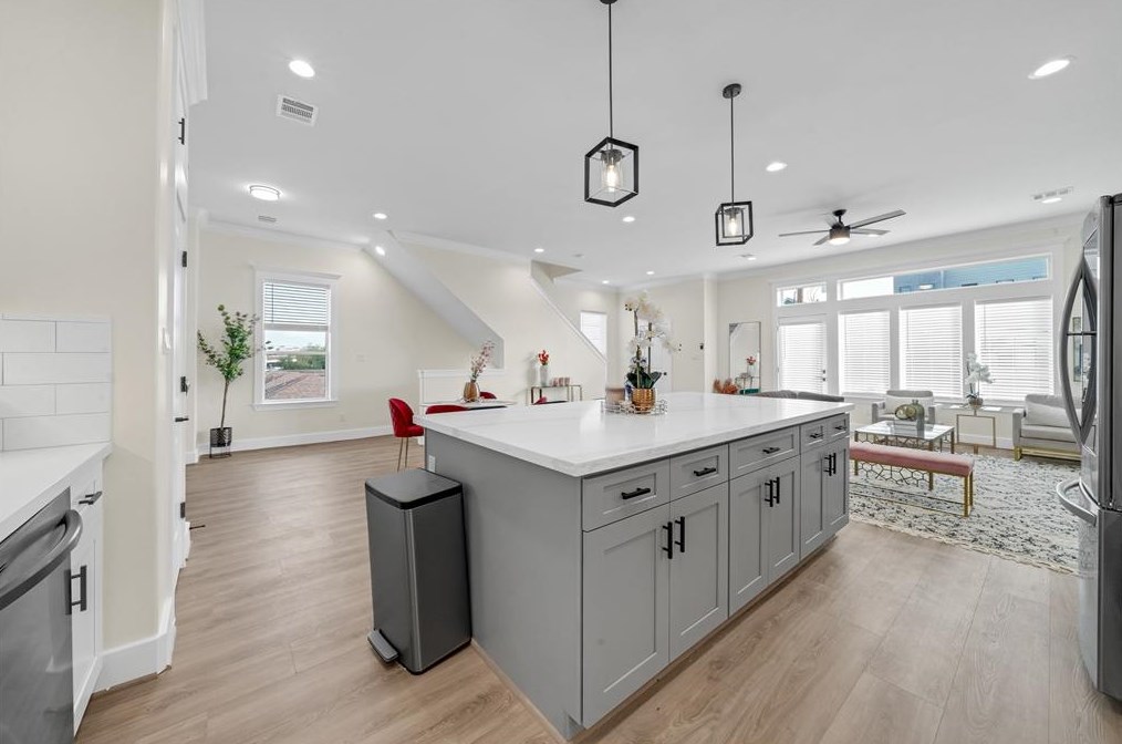2007 Briley St, Houston, TX 77004-1713