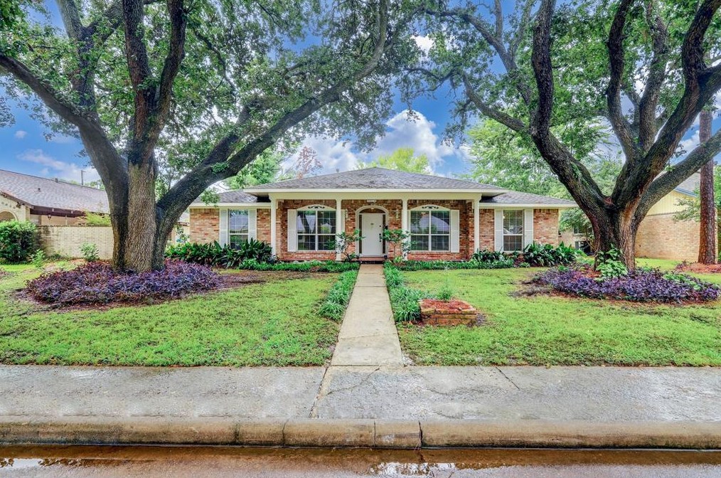 10026 Villa Lea Ln, Houston, TX 77071-1216