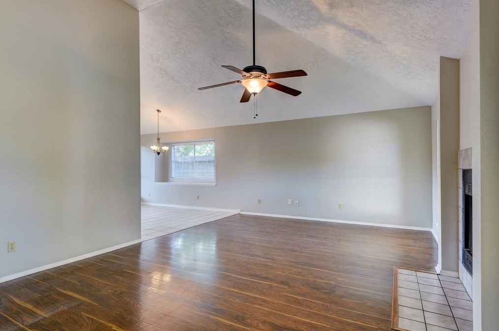 412 Meadowpoint Dr, League City, TX 77573
