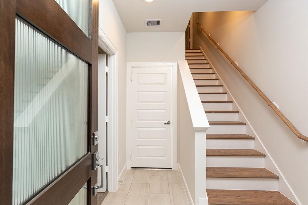 2729 Clinton Dr, Houston, TX 77020