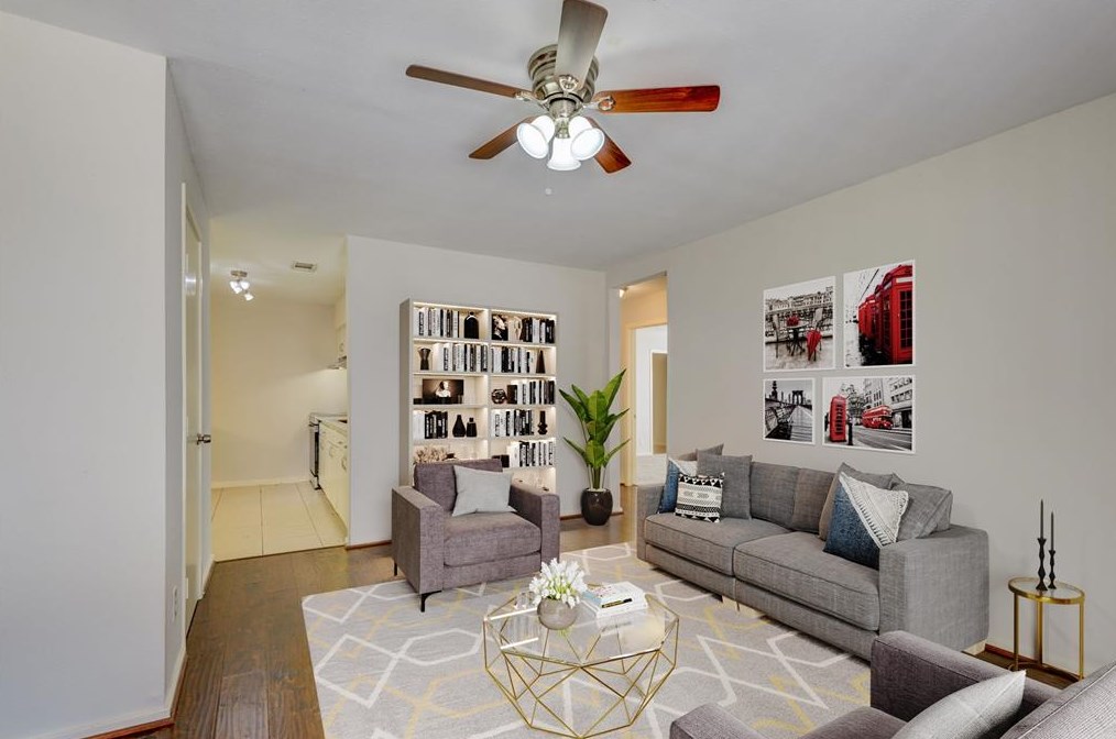 4123 Dacca Dr, Houston TX  77047-1229 exterior