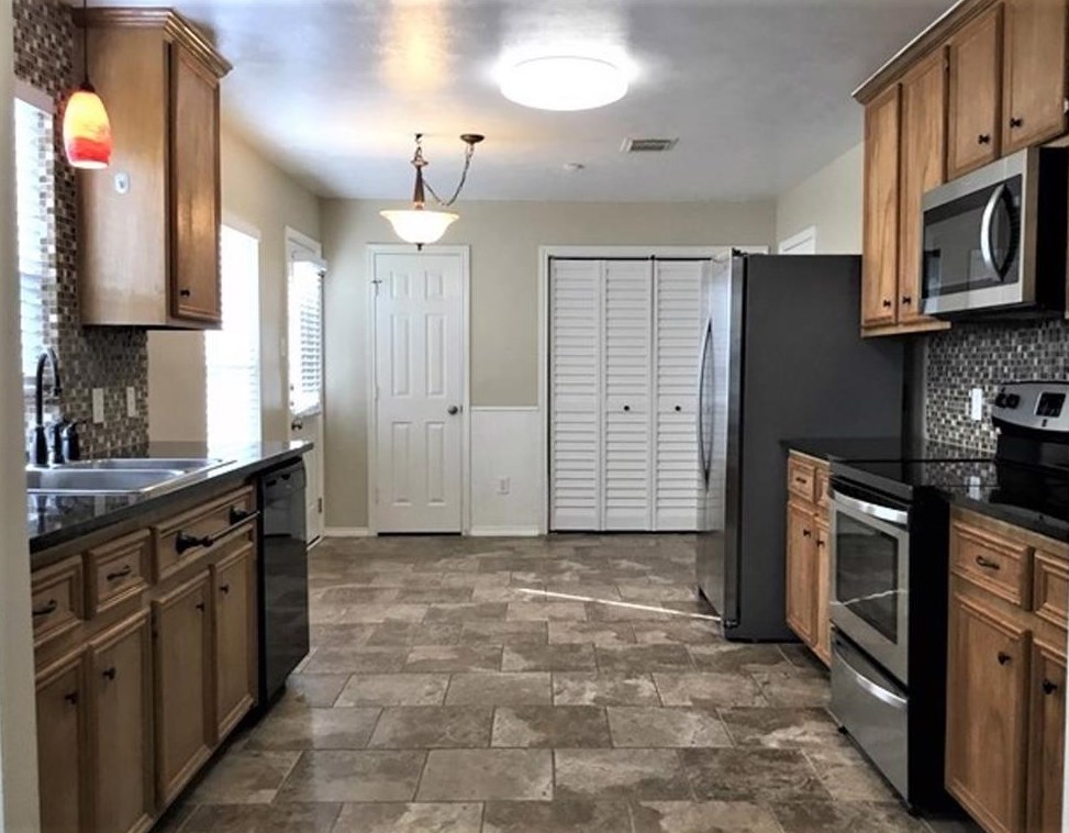 908 Bent Sail Ln, League City, TX 77573