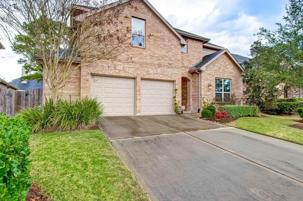 8219 Peppervine Ct, Conroe, TX 77385
