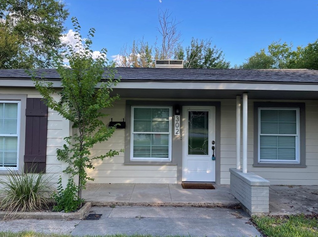 302 Francis Dr, College Station TX  77840-2208 exterior