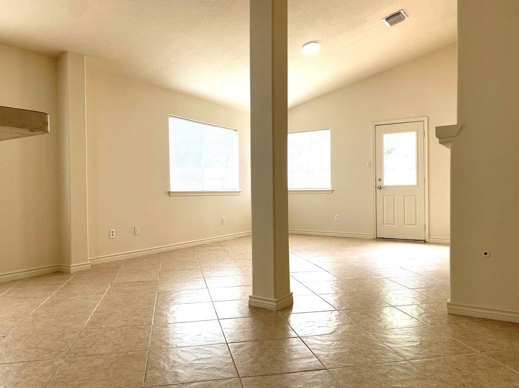 5106 Natasha Run Ln, Houston, TX 77066