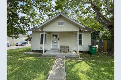 600 E Fayle Street, Baytown, TX 77520 - Photo 1