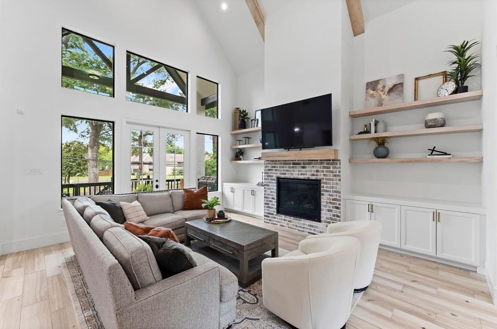 5022 Saxon Dr, Houston, TX 77092-5540