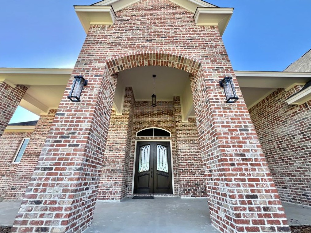 835 Oak Ridge Dr, Angleton, TX 77515-9254