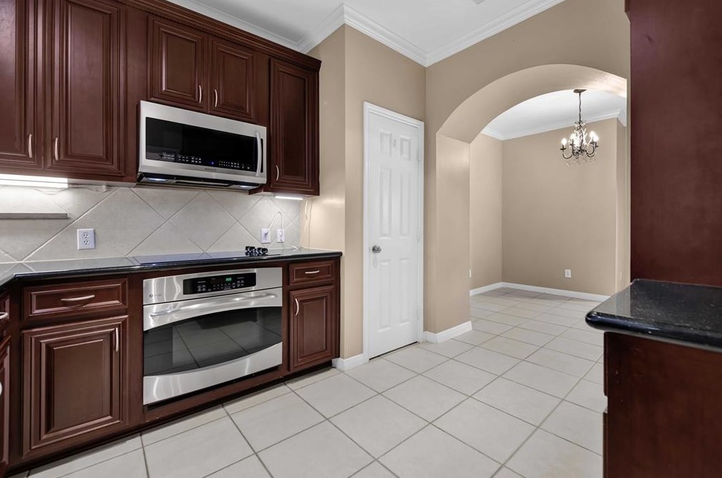 1421 Oneil, Houston TX  77019-5520 exterior
