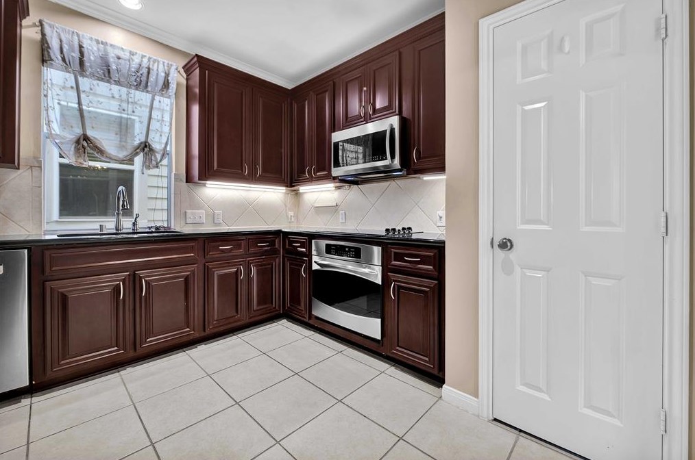1421 Oneil, Houston TX  77019-5520 exterior