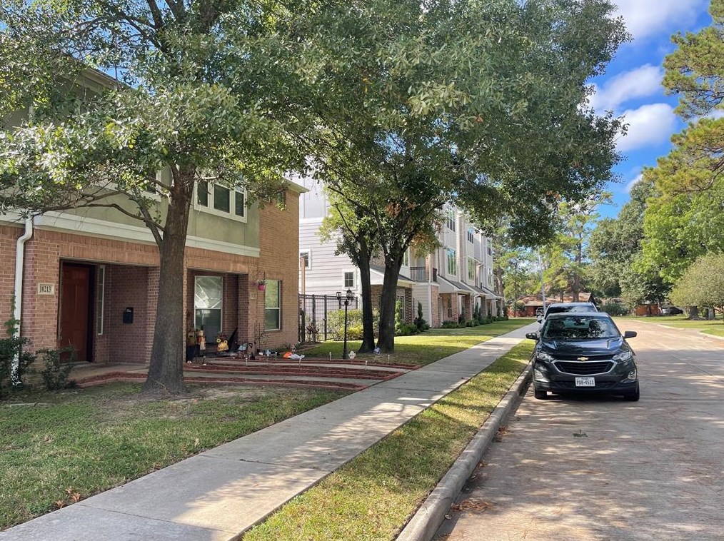 10213 Brooktree Dr, Houston, TX 77043