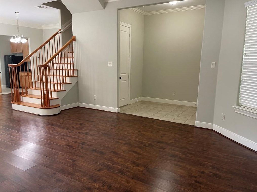 10213 Brooktree Dr, Houston TX  77043-4262 exterior