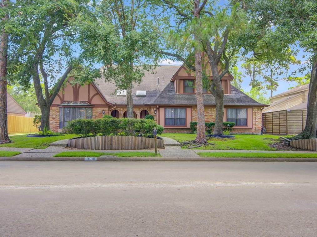 16015 Brook Forest Dr, Houston, TX 77059-6407