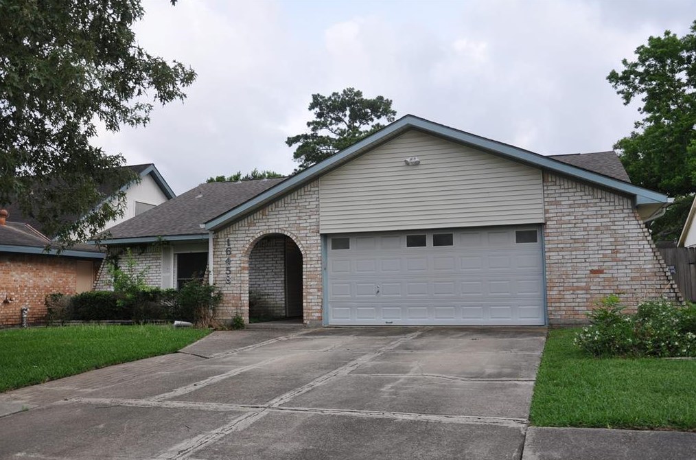 16458 Dunmoor Dr, Houston, TX 77059-3906