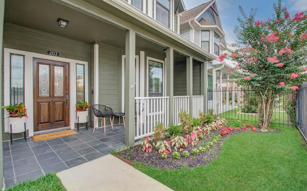 207 26th St, Houston, TX 77008-2101