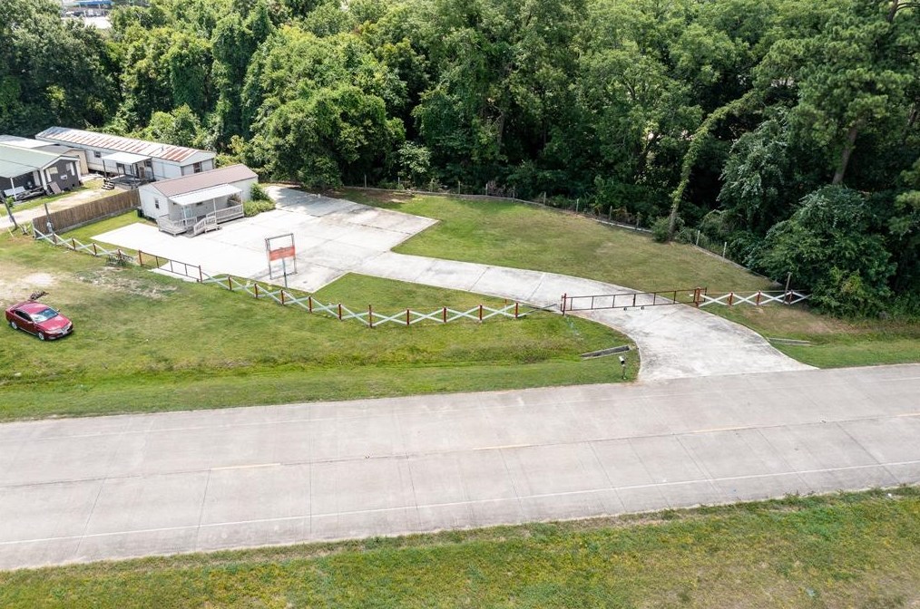 20920 Crosby Fwy, Crosby, TX 77532