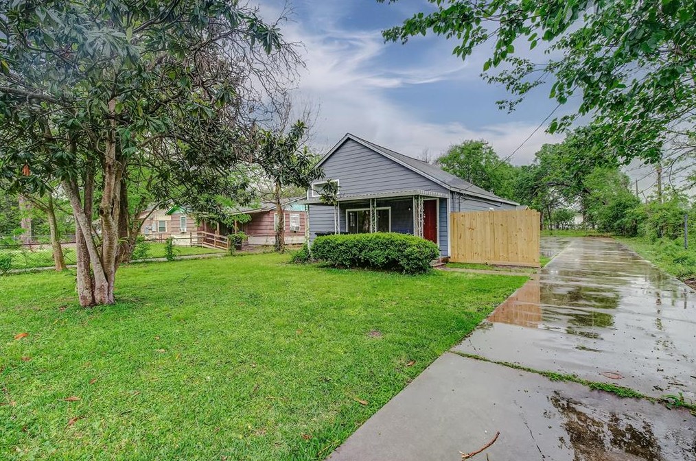 5522 Bunte St, Houston, TX 77026
