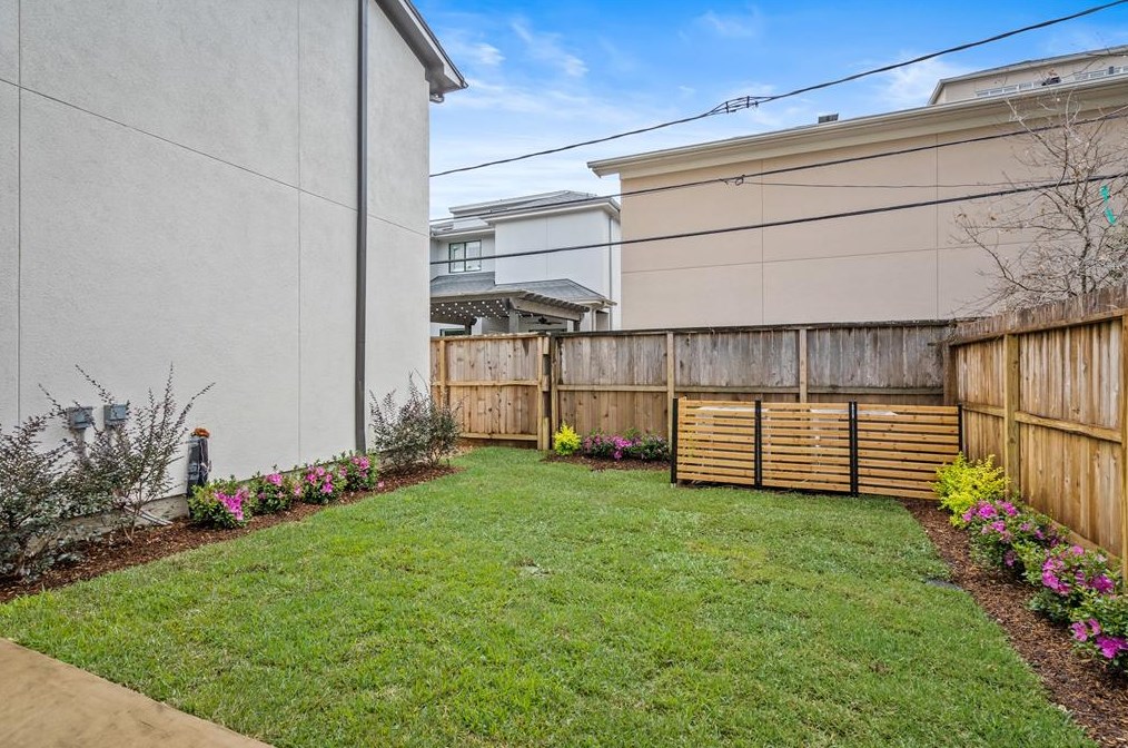 2709 Robinhood St, Houston TX  77005-2227 exterior