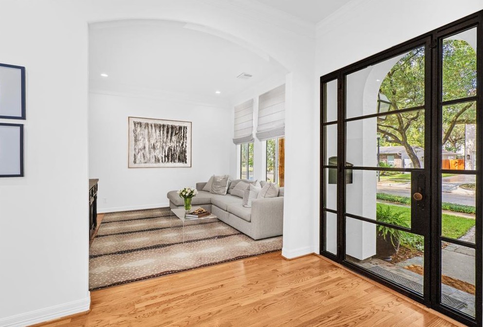 2709 Robinhood St, Houston, TX 77005-2433