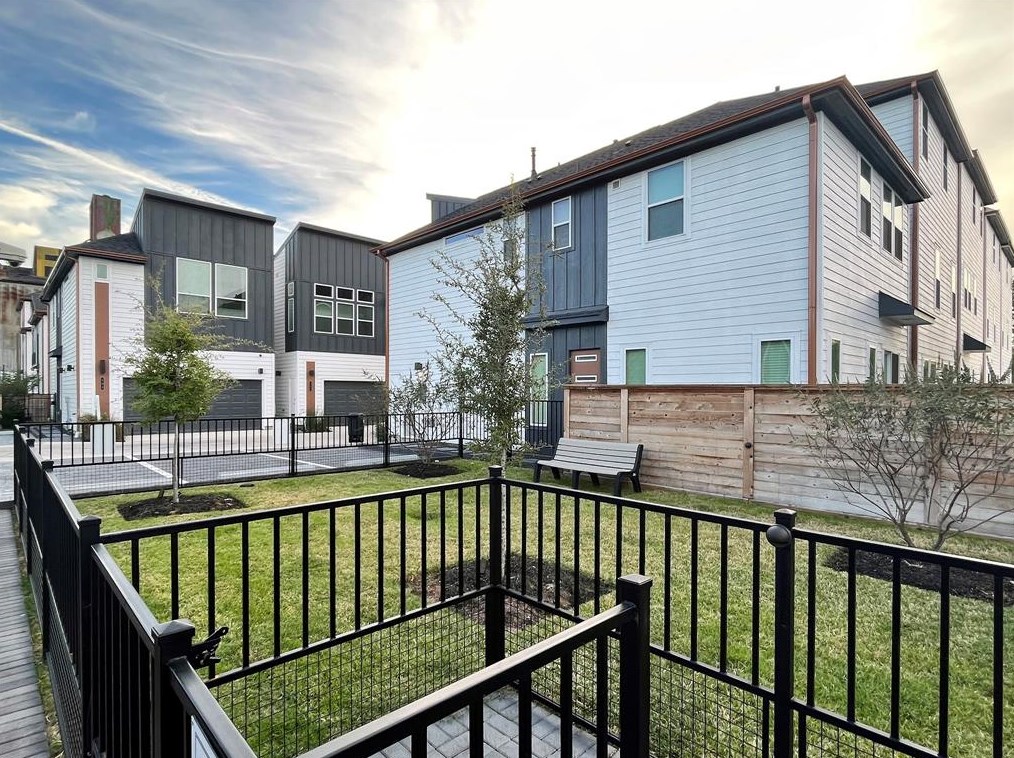 749 Emile St, Houston, TX 77020-7124