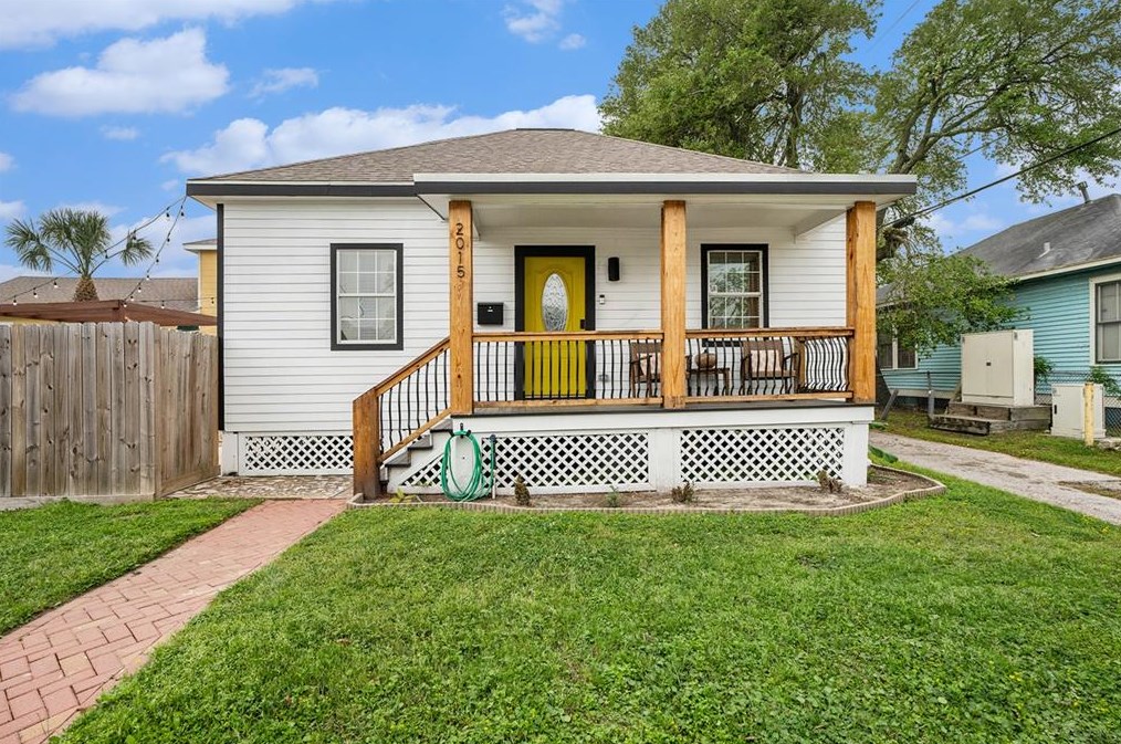2015 37th St, Galveston, TX 77550