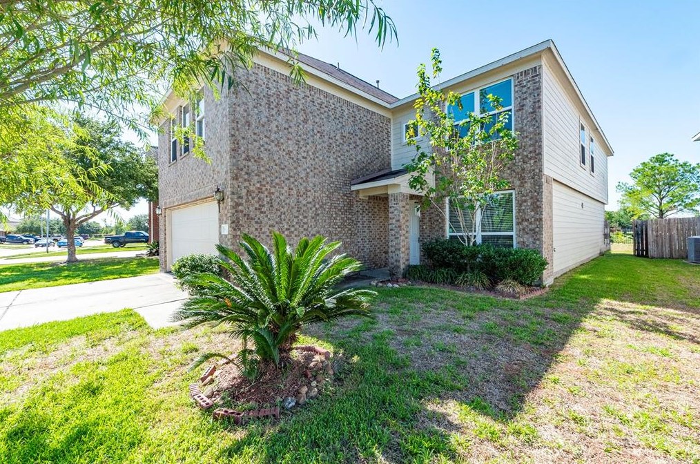 8111 Rosemary Dr, Baytown, TX 77521