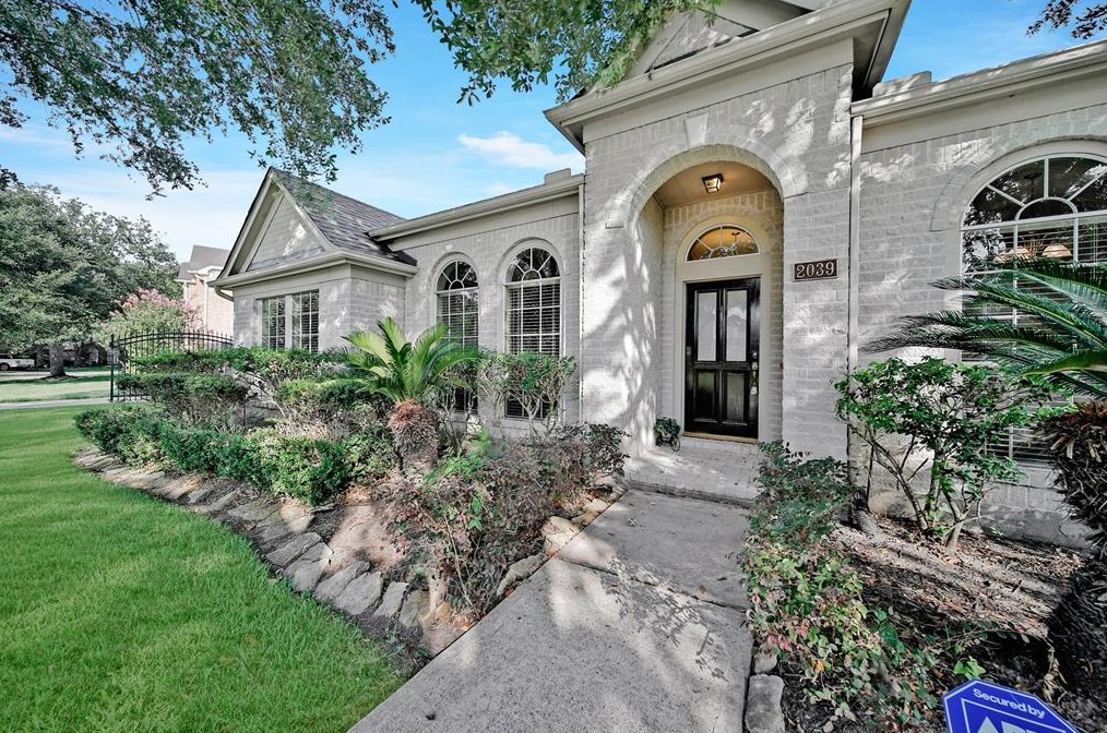 2039 Canyon Crest Dr, Sugar Land TX  77479-8956 exterior