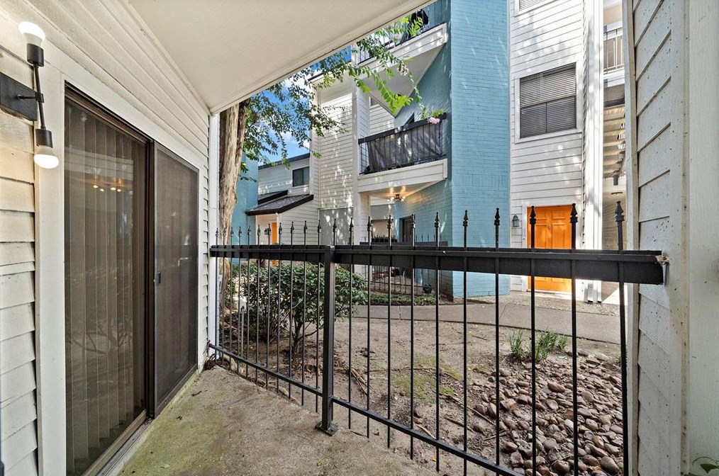 7250 Greens Rd, Houston TX  77064-1133 exterior