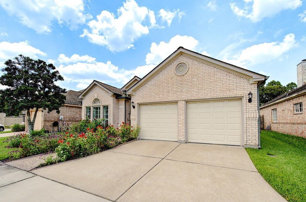 1506 Beaconshire Rd, Houston, TX 77077-3825