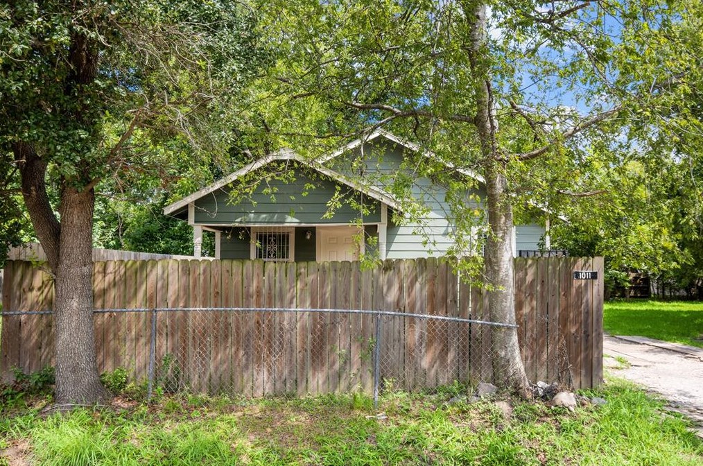 1011 E 39th St, Houston, TX 77022