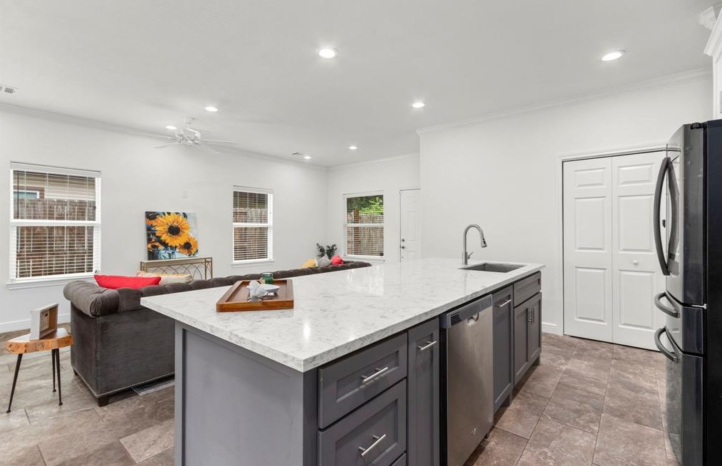 5421 Westbrook Rd, Houston TX  77016-3638 exterior