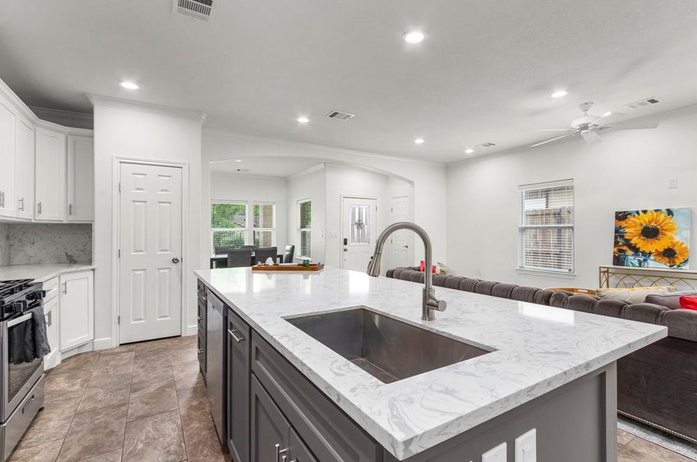 5421 Westbrook Rd, Houston TX  77016-3638 exterior