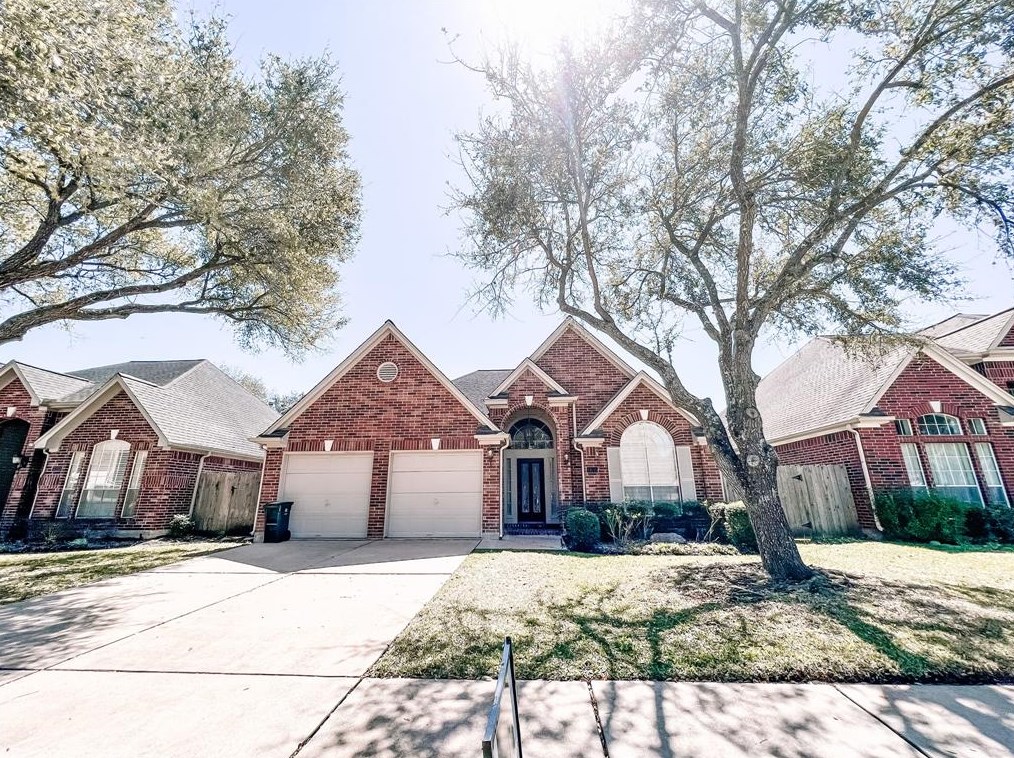 14015 Lake Trail Dr, Sugar Land, TX 77498