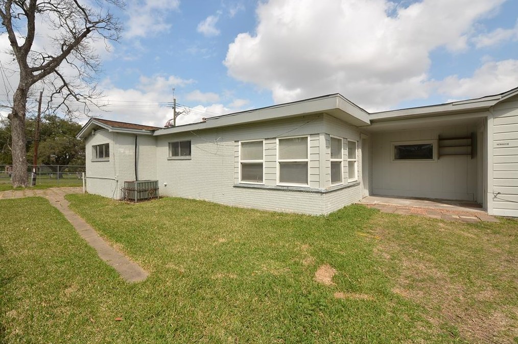 1527 Forest Hill Blvd, Houston, TX 77023