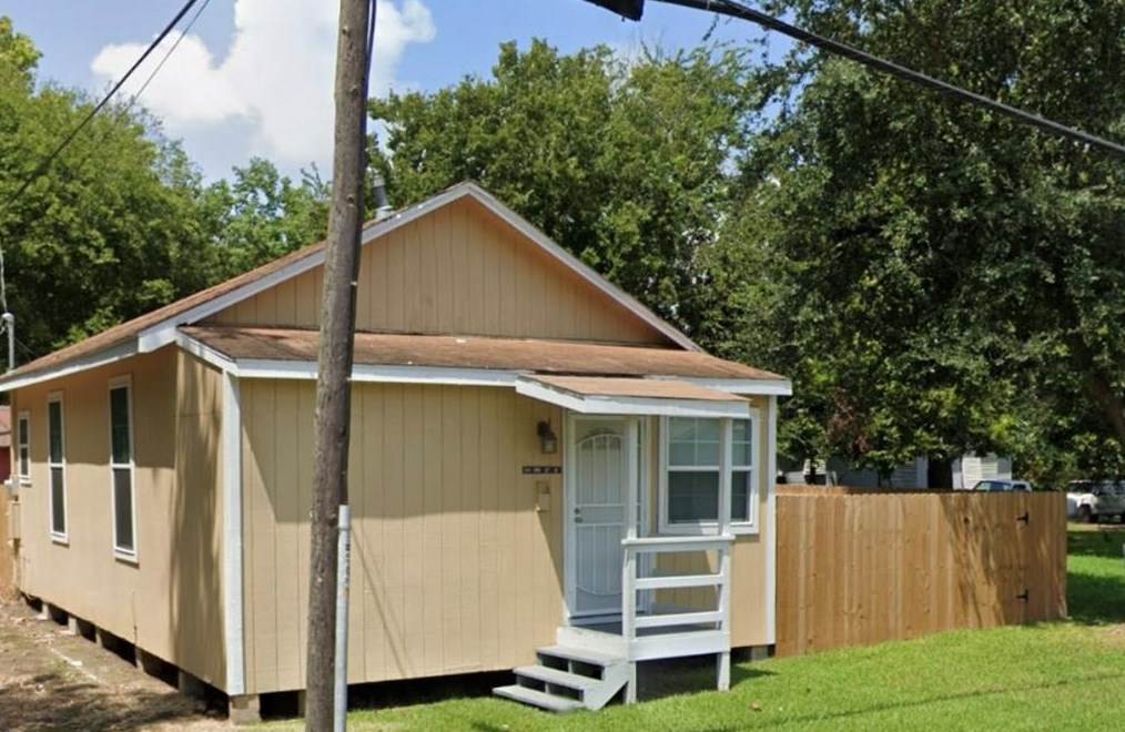 611 3rd St, Texas City, TX 77590-7769