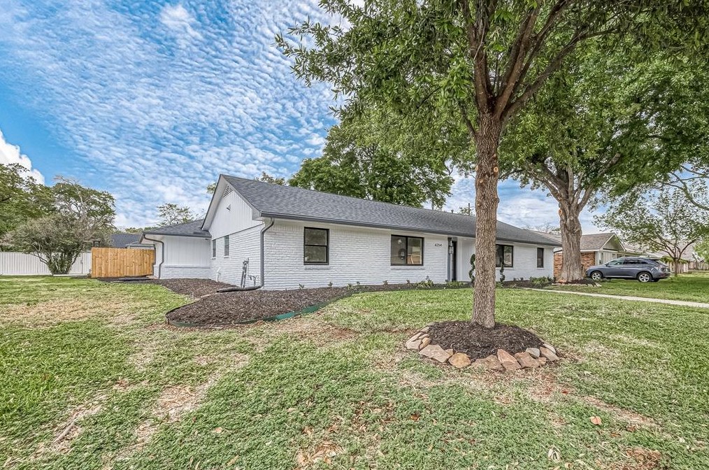 6254 Locke Ln, Houston, TX 77057