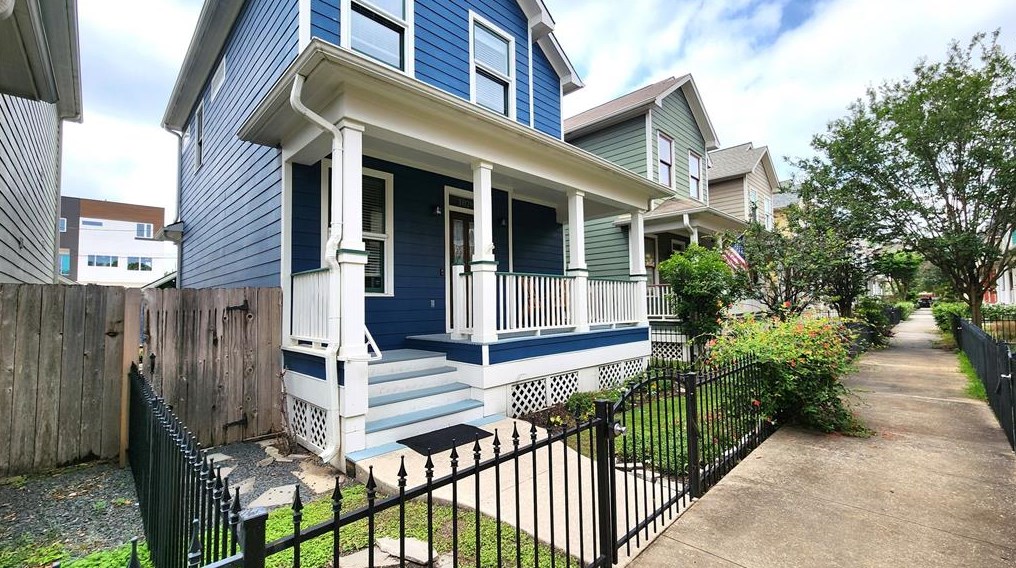 1029 15th 1/2 St, Houston, TX 77008-3415