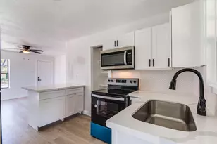 1105 N Valderas St, Angleton, TX 77515 - Photo 2