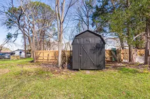 1105 N Valderas St, Angleton, TX 77515 - Photo 16