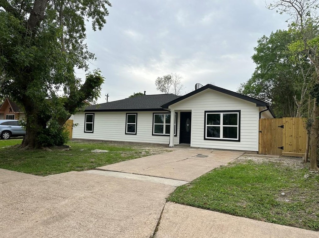 5119 Heatherbloom Dr, Houston, TX 77045