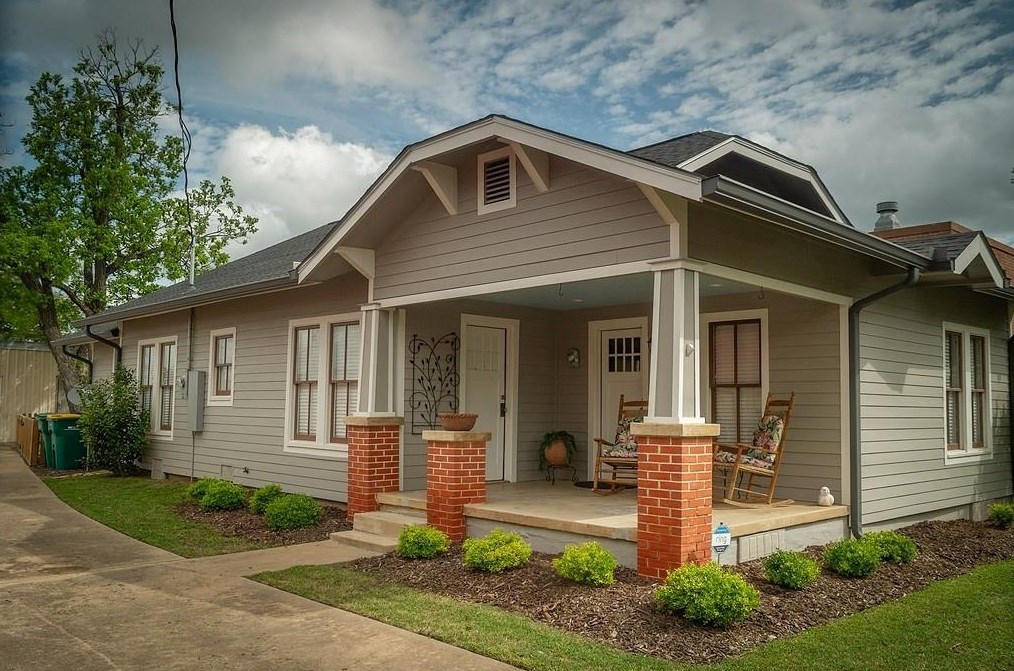 129 E Crockett St, Halsted, TX 78945