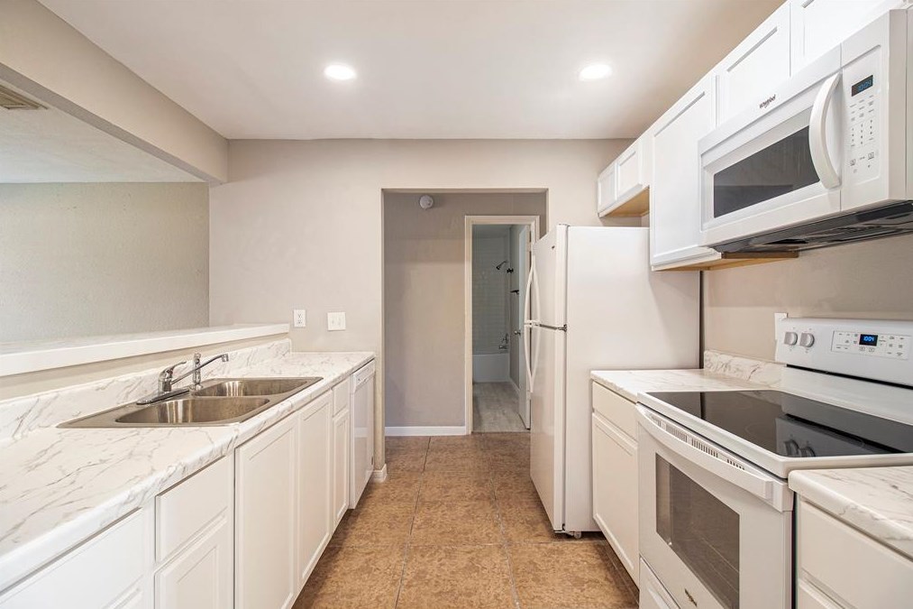 19326 Long Lake Dr, Houston TX  77084-4857 exterior