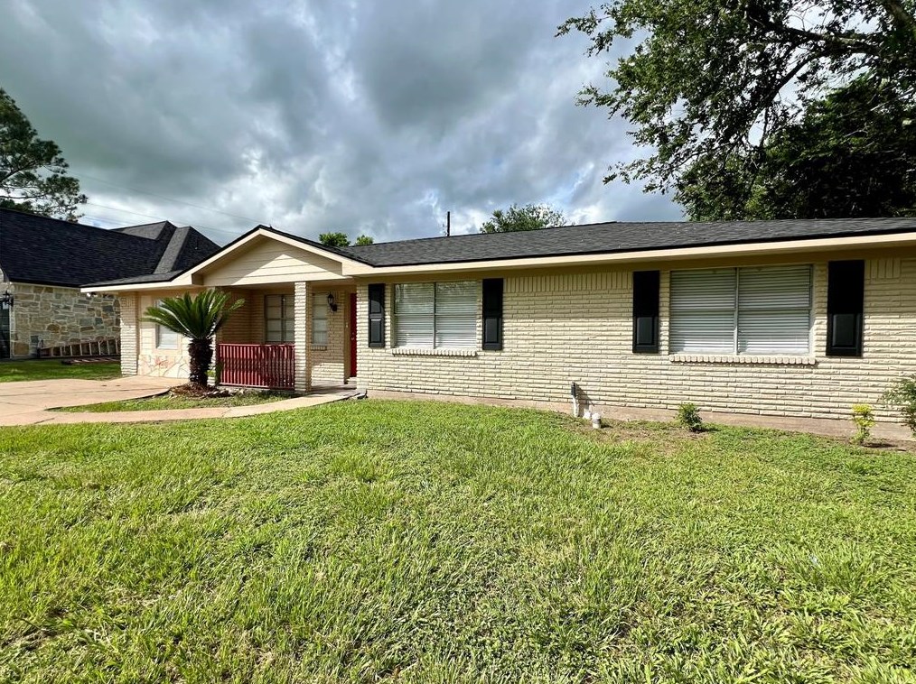 8907 Noble St, Needville, TX 77461