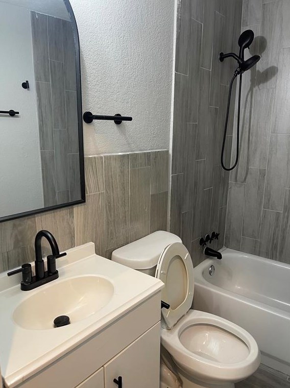 823 39th St, Houston TX  77022-4723 exterior