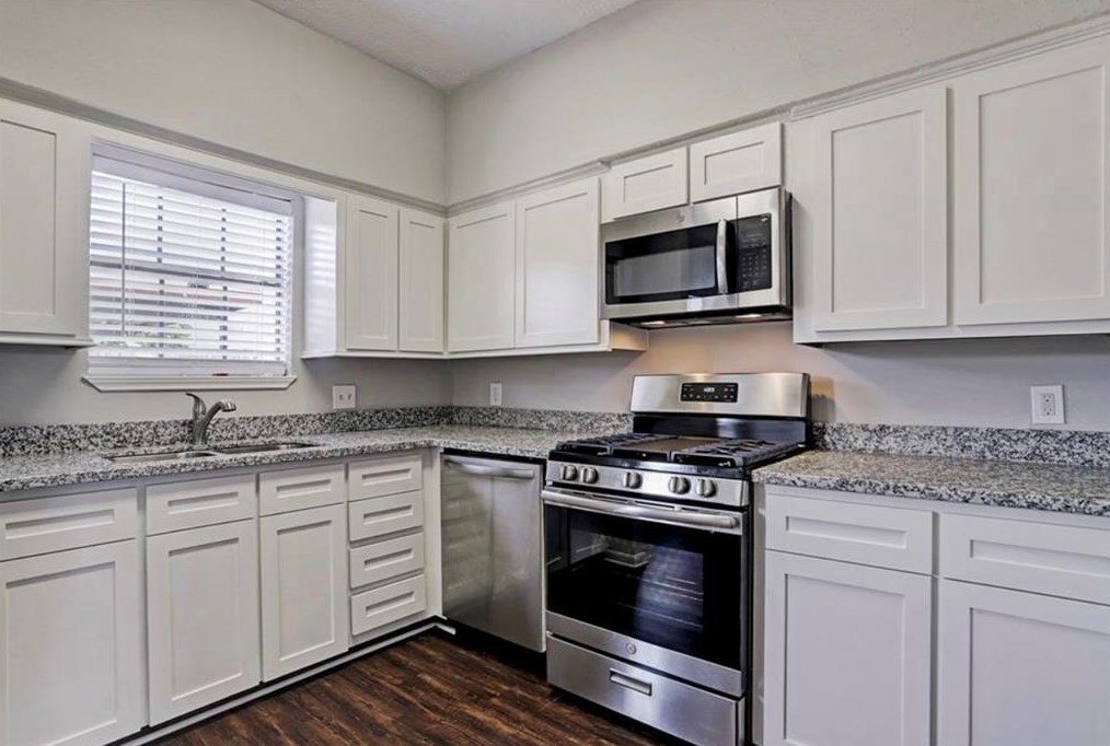 10733 Sandpiper Dr, Houston, TX 77096