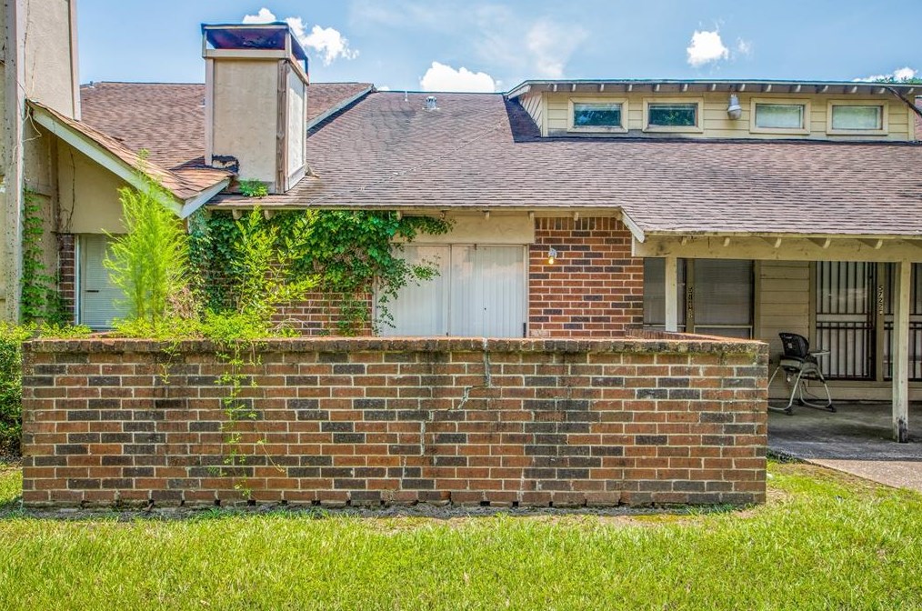5722 Easthampton Dr, Houston, TX 77039-5008