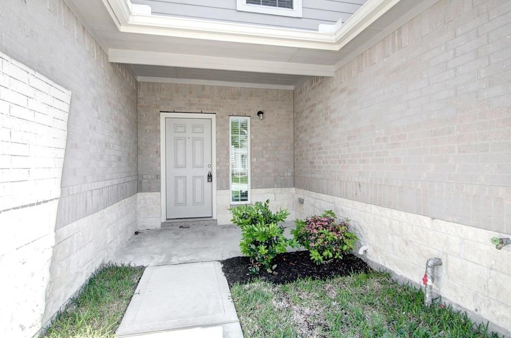 2831 Silver Tree, Houston TX  77014-1930 exterior