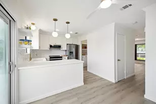 33 Lakewood Ln, Seabrook, TX 77586 - Photo 10